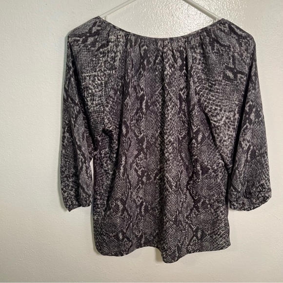 Loft Blouse Black Gray Snake Print Keyhole 3/4 Sleeve S - Picture 4 of 9